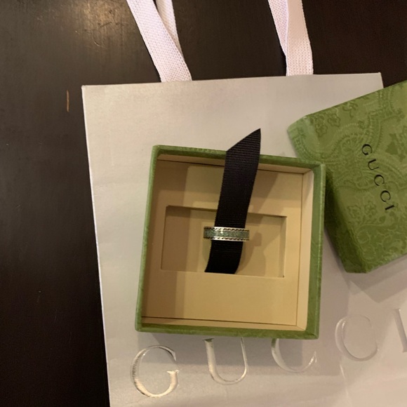 GUCCI Interlocking Ring - Picture 2 of 9